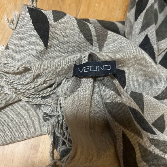 Veond Scarf Leaves Olive Green And Tan 28x72” Organic Neutral Fringe - Picture 4 of 5